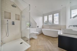 Family bathroom- click for photo gallery